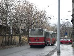 Trolibusz fordul a Lóvásár utcából a Mosonyi utcába (forrás: Istvánfi Péter)