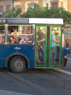 Hering-show a pótlóbuszokon., Moszkva tér, Budapest (forrás: VEKE)
