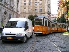 Rendszeres beparkolási helyszín: a 17-es villamos vonala., Vidra utca, Budapest (forrás: Fodor Illés)