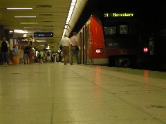 423-as motorvonat az S1 vonalon a stuttgarti városi alagútban., Stadtmitte, Stuttgart (forrás: Németh Attila)