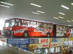 Az Ikarus-büfé buszai, melyek eredetileg a helyi SAD (a Volán társaságok szlovák megfelelője) állományában közlekedtek, autóbuszállomás, Mlynské nivy, Pozsony (forrás: Dobronyi Tamás)