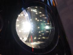 A LED-es fényszóró helyzetjelző üzemmódban. Ez is bepárásodott..., Keleti pályaudvar, Budapest (forrás: Dorner Lajos)