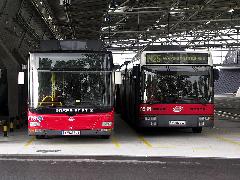 Egymás mellett a Wiener Linien legújabb és legrégibb busztipusa: a 2007-es MAN NL273 T3, és egy 1995-ös Gräf-Steyr/Volvo NG235 M18.      (forrás: Müller Péter)