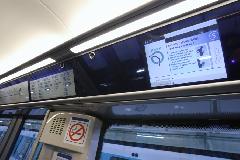 Az utastérben elhelyezett képernyők igen magas szintű utastájékoztatást tesznek lehetővé. (forrás: Premier Kommunikációs Iroda )