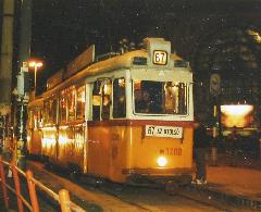 Az utolsó klasszikus Rákóczi úti villamos, a 67-es végső búcsúja 1997. március 11-én., Baross tér, Budapest (forrás: Hajtó Bálint)
