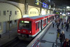 474-es szerelvény Hamburg Hbf. állomáson  (forrás: Railfaneurope)
