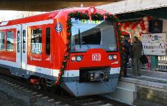 Az ünnepélyes megnyitó vonata  (forrás: http://niederelbe-s-bahn.de )