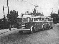 A 241. pályaszámú Ikarus 60T trolibusz pótkocsival a 75-ös viszonylaton, a Városligetnél., Budapest