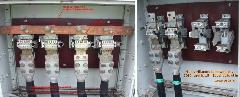 Kapcsolószekrény kábellopás előtt és után - az áram-visszavezető kábelek és a réz elosztósín eltávolítása (forrás: VEKE)