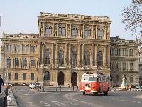Ikarus 30-as az Akadémia előtt, Roosevelt tér, Budapest (forrás: Istvánfi Péter)