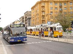 7-es autóbusz a Kosztolányi Dezső téren, Kosztolányi Dezső tér, Budapest (forrás: Vitézy Dávid)