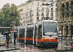 A szuperalacsony-padlós típus elterjedése nagyban hozzájárult a bécsi tömegközlekedés népszerűségének növeléséhez., Bécs (forrás: http://www.trampicturebook.de/)
