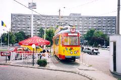 Egy kalandos életű villamos: A frankfurti kocsi Bukarestbe került. Amikor pedig már onnan is selejtezték, akkor került Temesvárra. Itt már nem közlekedék, hanem játszóház lett egy McDonald's étteremben., Temesvár (forrás: Németh Zoltán Gábor)