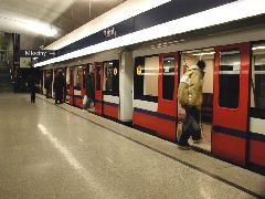 Az új metrószerelvény Kabaty állomáson., Kabaty, Varsó (forrás: ALSTOM)