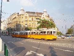 A dél-budai villamoshálózat szinte minden vonalán kevesebb szerelvény közlekedett szeptember első napjaiban az előírtnál., Móricz Zsigmond körtér, Budapest (forrás: Vitézy Dávid)