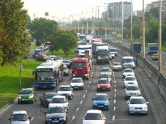 Az M3-as autópályán kialakuló dugó a környék szinte összes útját feltorlasztja, nem kímélve a tömegközlekedés járműveit sem., M3, Budapest (forrás: VEKE)
